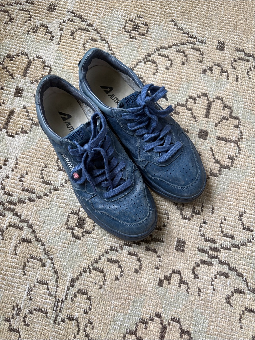 Autry Navy Suede Men's Low-Top Sneakers - Classic Lace-Up